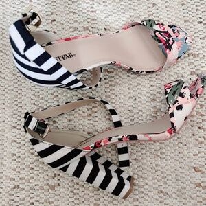 Statement Print Heels